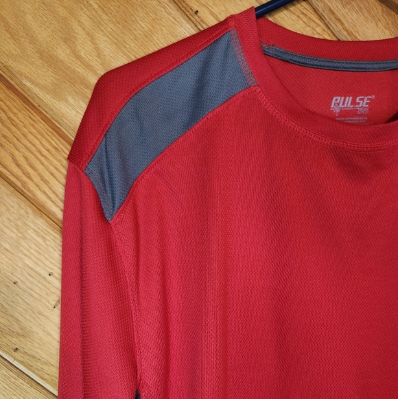 Pulse 150 large red long sleeved athletic shirt - Picture 3 of 13
